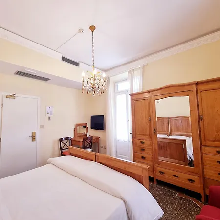 Canali, Portofino Coast Otel